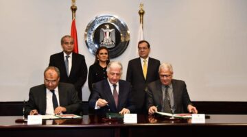 مصر توقع مع المؤسسة الدولية الإسلامية اتفاقية بقيمة 6 مليارات دولار لاستيراد السلع الأساسية