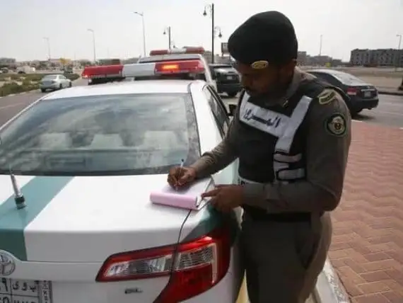 خطوات رفع المخالفات المرورية في السعودية باستخدام اللوحة المرورية