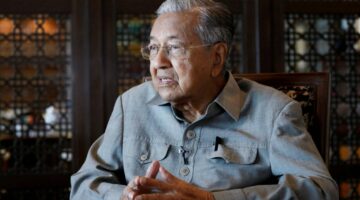 نقل رئيس وزراء ماليزيا الأسبق مهاتير محمد للمستشفى بسبب عدوى