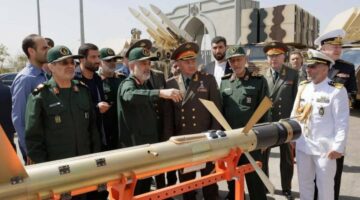 إيران ترسل مئات الصواريخ الباليستية إلى روسيا