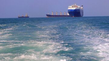 هجمات البحر الأحمر تشعل أسعار تأمين الشحن البحري