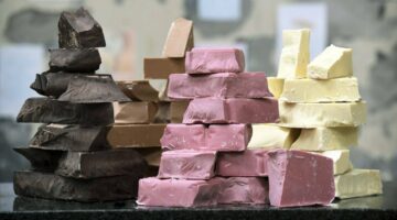 «اللون الرابع» للشوكولاته محور نزاع بين «الأشقر» الفرنسي و«الوردي» السويسري