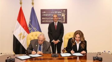 وزارة الاتصالات توقع بروتوكول تعاون مع مجمع اللغة العربية