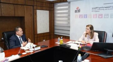 وزيرة التخطيط تناقش مع رئيس مجلس إدارة مدينة طربول أهم إنجازات المدينة خلال2023